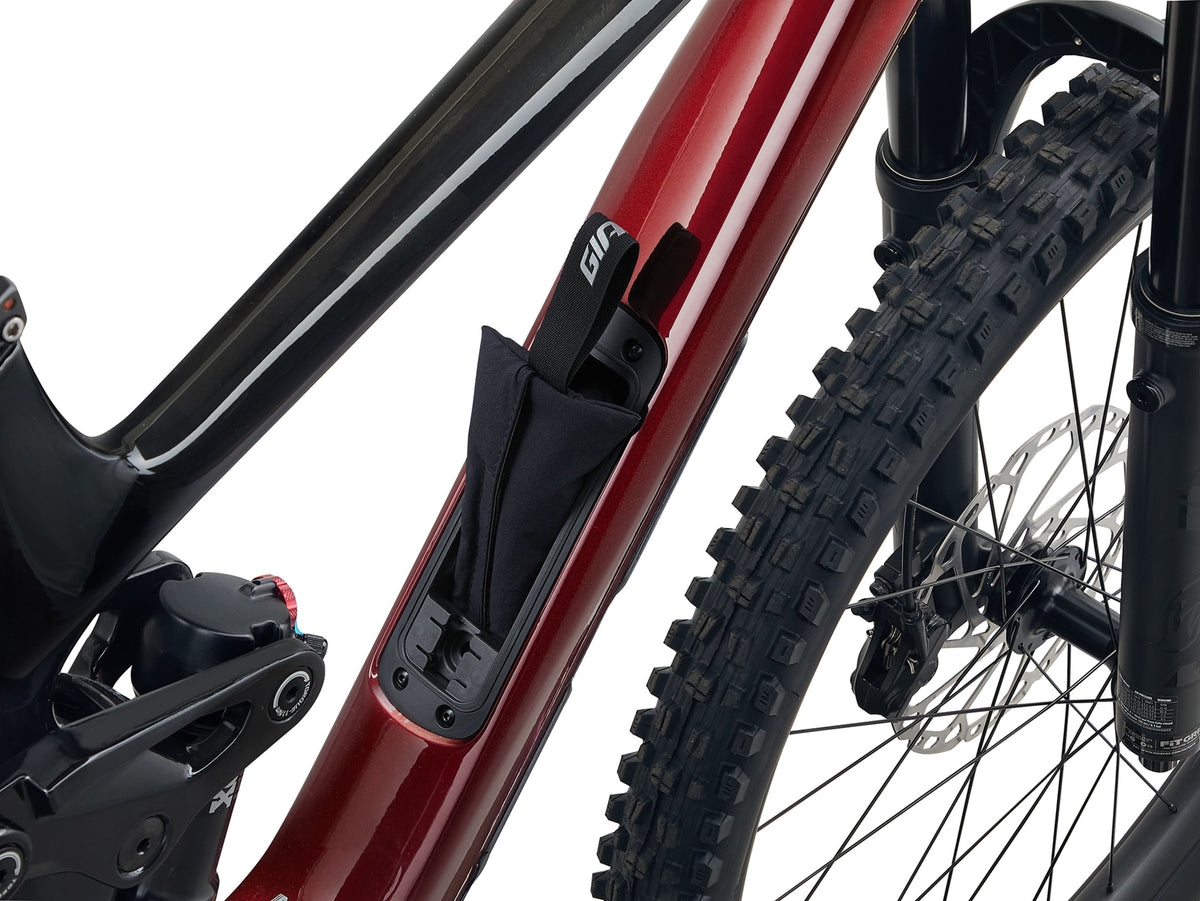 2024 Giant Reign Advanced 2 - Sangria/Carbon